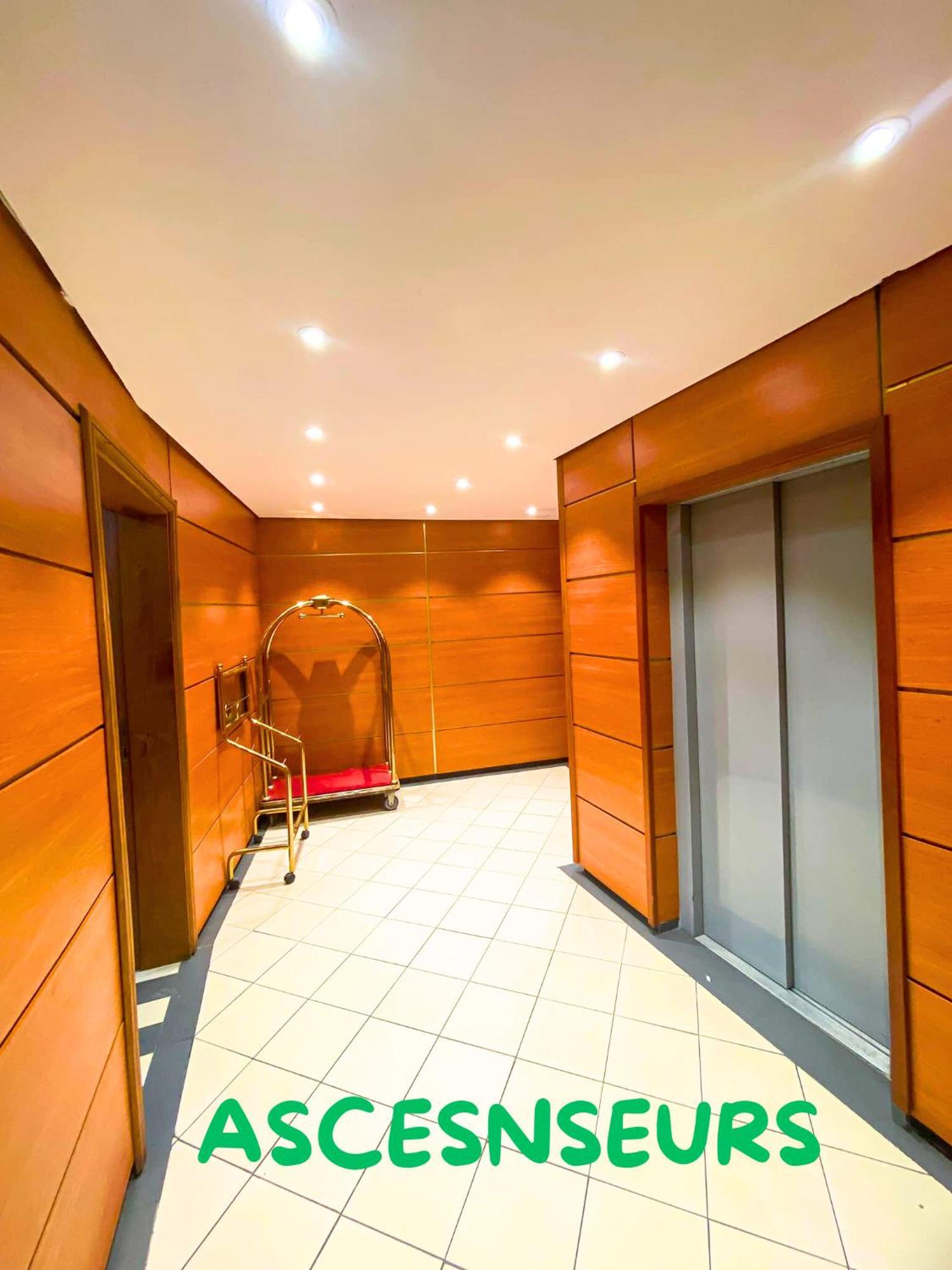 Hotel Vallée Des Princes Douala Extérieur photo