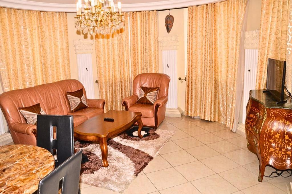 Hotel Vallée Des Princes Douala Extérieur photo
